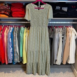 POGTMM sage/white floral smocked short sleeve maxi dress size M NWOT